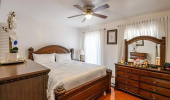 922 PEAR St, Reading, PA 19601