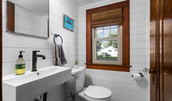 1613 N DIVISION St, Appleton, WI 54911