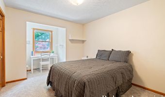 1016 Maple Hill Ave SE, Ada, MI 49301