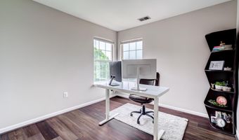 43865 LAUREL RIDGE Dr, Ashburn, VA 20147