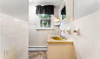 2 Chilton St, Bristol, RI 02809