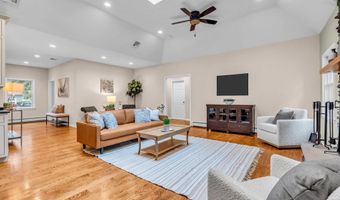 10 Greenwood Pl, Middletown, NJ 07748
