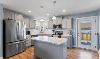 707 18th St SE, Altoona, IA 50009