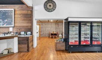 33 W Olive St, Aurora, MO 65605