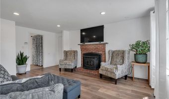 6 Fleuette Dr, Bellingham, MA 02019