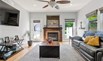 1820 N 160th St, Basehor, KS 66007