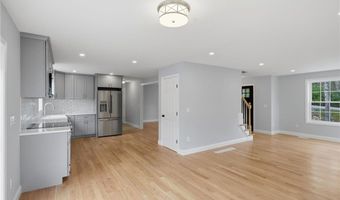 14 Elaine Dr, Hopkinton, RI 02833