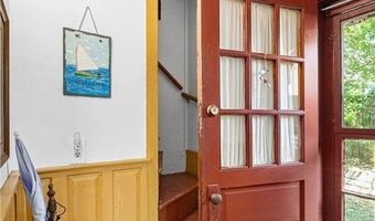 23 Willow St, Newport, RI 02840