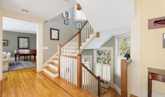 9 Hope St, Bristol, RI 02809