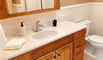 643 Middle Rd, East Greenwich, RI 02818