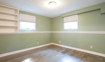 910 S Vista Dr, Algonquin, IL 60102