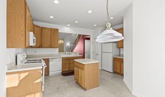 2004 GOLDEN MORNING Dr 30, Bowie, MD 20721