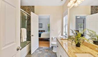 64 Warren Gln, Burlington, CT 06013