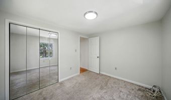 30 Lakeshore Dr, Alloway, NJ 07422