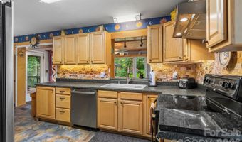 10 Oak Leaf Ln, Arden, NC 28704