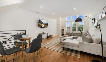 433 SW B St, Bentonville, AR 72712