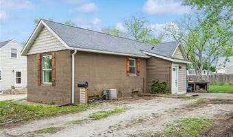 1341 8th St, Marion, IA 52302