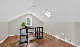 8025 McGee St, Affton, MO 63123