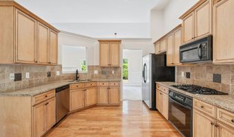 738 York View Dr, Auburn, GA 30011