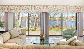 125 Woodruff Ave, Narragansett, RI 02882