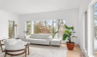 21 Fairview Ave, Hopkinton, RI 02832
