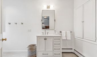 101 County Rd, Barrington, RI 02806