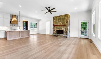 67 Cove Cir, Alexander City, AL 35010