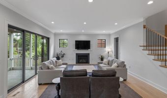 414 N MONROE St, Arlington, VA 22201