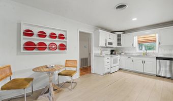 506 Esplanade Ave, Bay St. Louis, MS 39520
