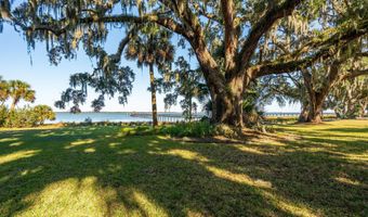 210 Old Plantation Dr W, Beaufort, SC 29907