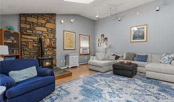 189 Wolf Rock Rd, Exeter, RI 02822