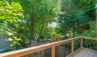 1975 N ADAMS St, Arlington, VA 22201