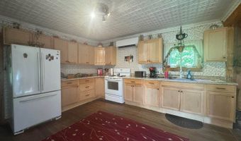 121 Main Rd, Abbot, ME 04406