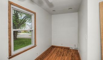 307 Dotson Dr, Ames, IA 50014