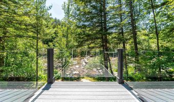 18 Spring Rd, Albany, NH 03818
