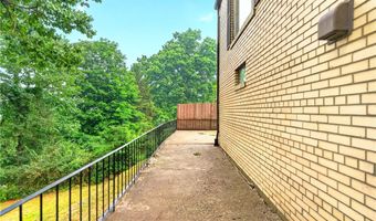3 Solar Dr, Ambridge, PA 15003