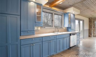 400 Three Dog Mountain Rd, Bakersville, NC 28705