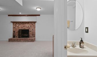 8223 TREEBROOKE Ln, Alexandria, VA 22308