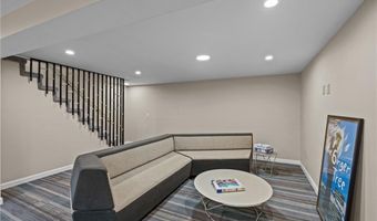 37 Dye Hill Rd, Hopkinton, RI 02832