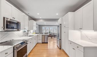 101 County Rd, Barrington, RI 02806