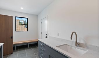 3118 NW Crossing Dr, Bend, OR 97703