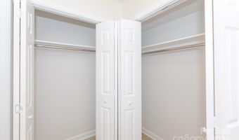 8356 Meadow Lakes Dr, Charlotte, NC 28210