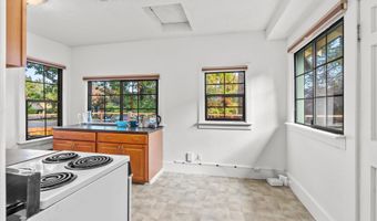 94 N 3rd St, Ashland, OR 97520