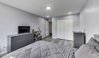 802 N Tamarac Blvd, Addison, IL 60101