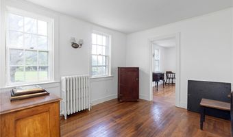 6 Baldwin Rd, Middletown, RI 02842