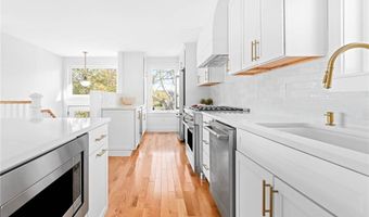 91 Houston Ave, Newport, RI 02840