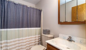 806 Vermont Cir, Ames, IA 50014