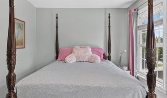 43 Skyline Rd, Bangor, ME 04401
