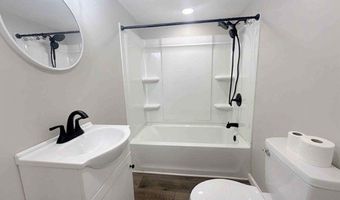 43 S Main St, Acushnet, MA 02743