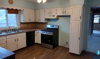 406 S 5th St, Beresford, SD 57004